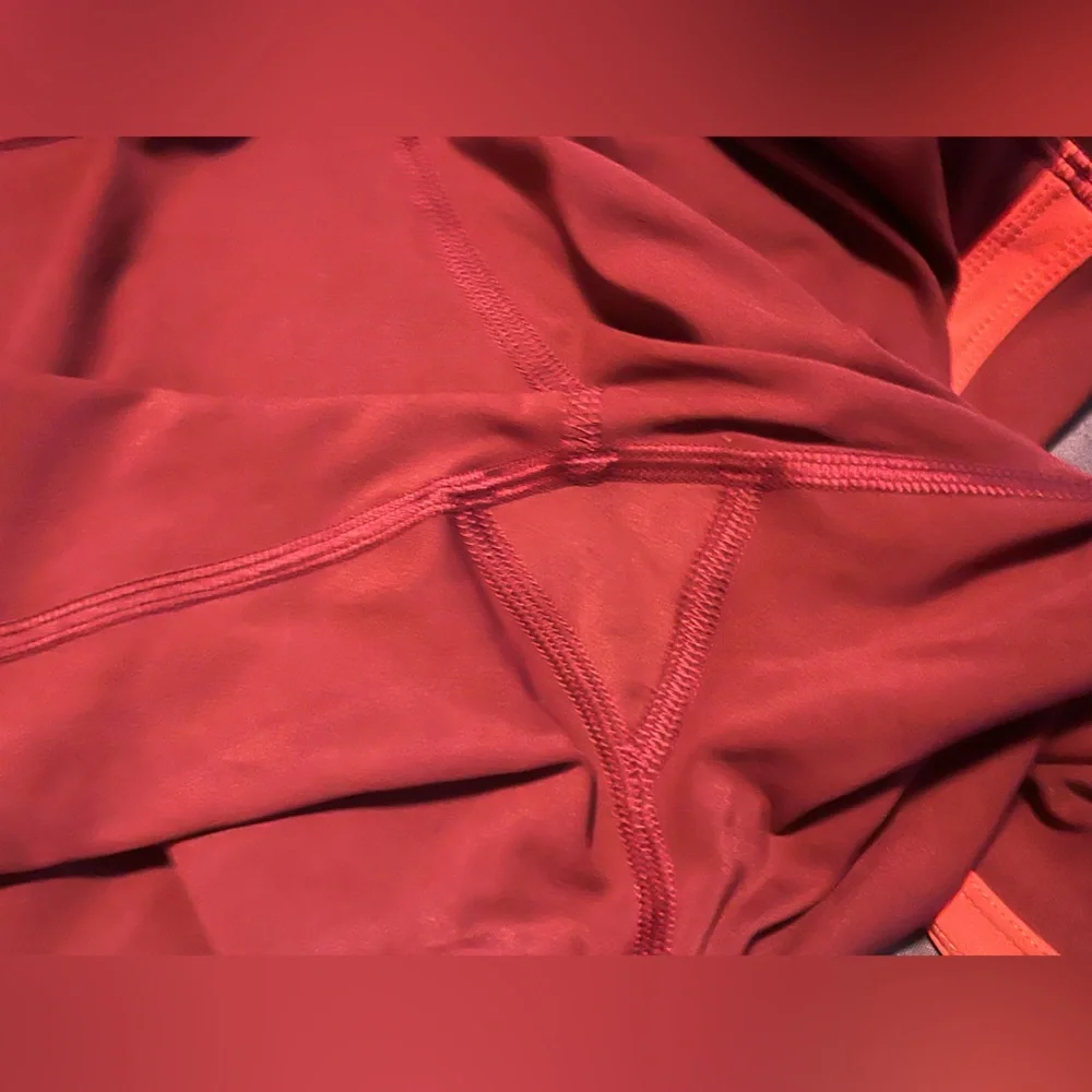 🍋 LIKE NEW Lululemon Zip The Line Crop *23 in Deep Ruby/Poppy Coral - Sz 8 - Picture 12 of 17